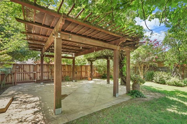 1101 W Oak St, Lodi, CA 95240
