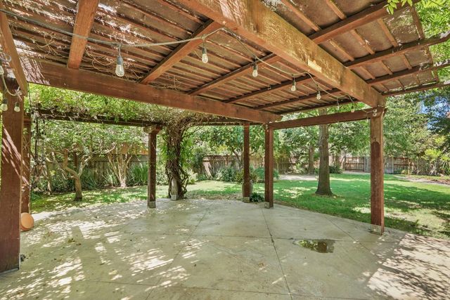 1101 W Oak St, Lodi, CA 95240