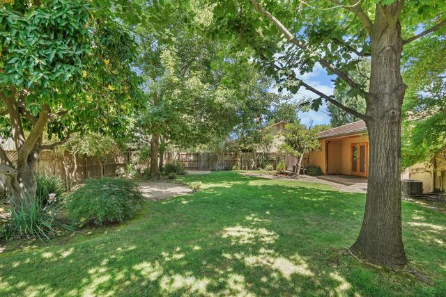 1101 W Oak St, Lodi, CA 95240