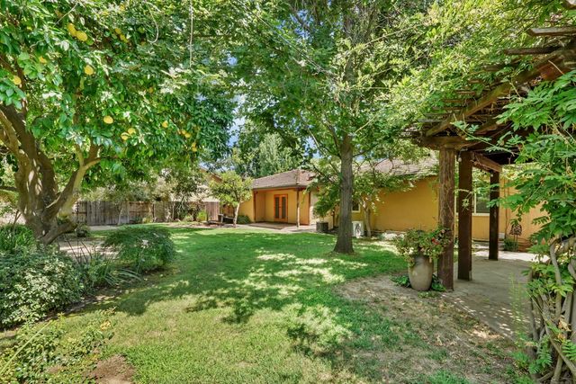 1101 W Oak St, Lodi, CA 95240