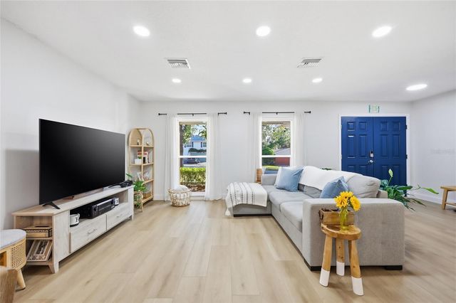 512 GARDEN HEIGHTS DRIVE, Winter Garden, FL 34787