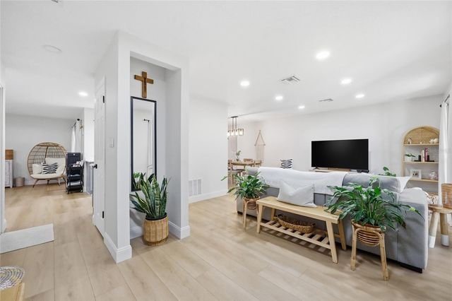 512 GARDEN HEIGHTS DRIVE, Winter Garden, FL 34787