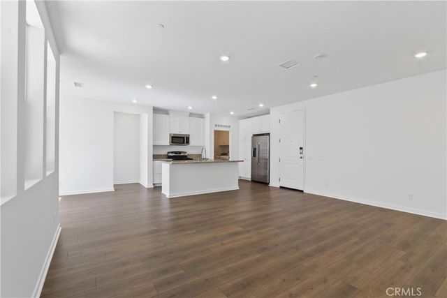 960 N Tangent Privado 305, Ontario, CA 91764