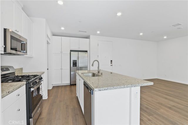 960 N Tangent Privado 305, Ontario, CA 91764