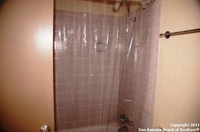 414 Kings Ct Apt C, San Antonio, TX 78212