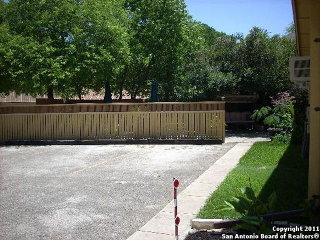 414 Kings Ct Apt C, San Antonio, TX 78212