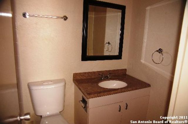 414 Kings Ct Apt C, San Antonio, TX 78212