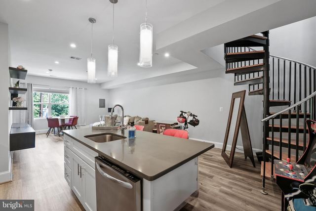 2221 M ST NE #PH1, Washington, DC 20002