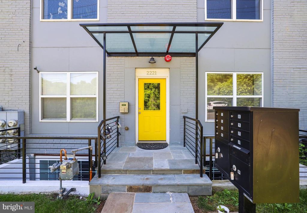 2221 M ST NE #PH1, Washington, DC 20002