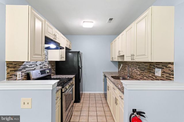 325 TAVISTOCK, Cherry Hill, NJ 08034