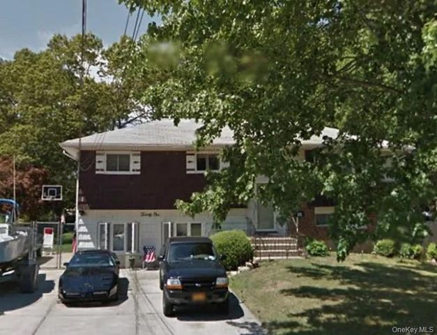 21 Craig Road, Islip Terrace, NY 11752