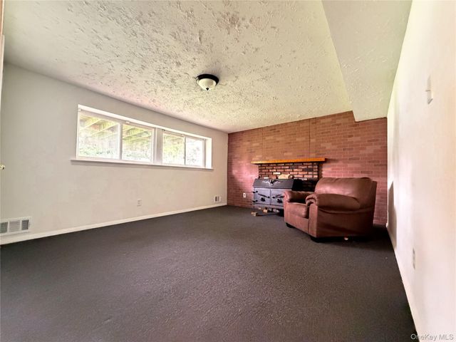 21 Craig Road, Islip Terrace, NY 11752