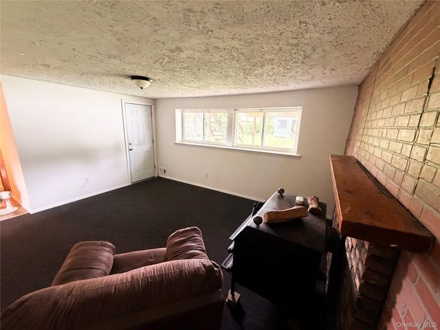 21 Craig Road, Islip Terrace, NY 11752