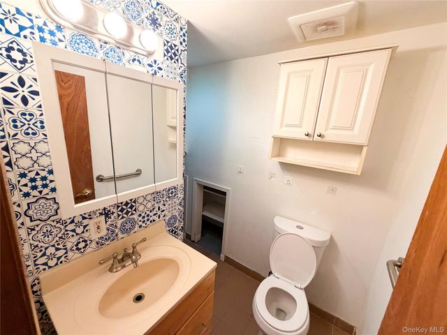 21 Craig Road, Islip Terrace, NY 11752