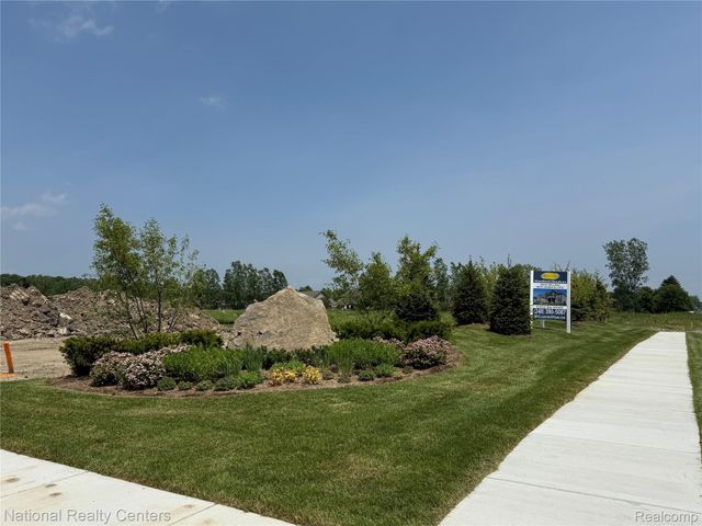 53207 Woodland Meadows, Chesterfield Township, MI 48047