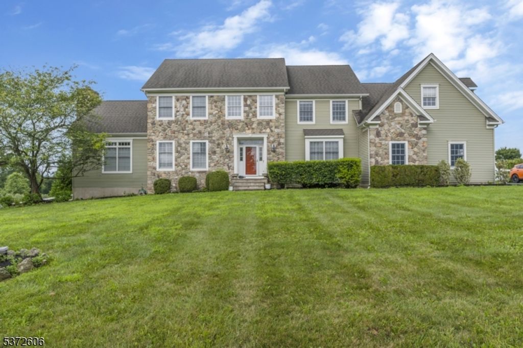205 Cedar Bridge Ln, Alexandria Twp., NJ 08825