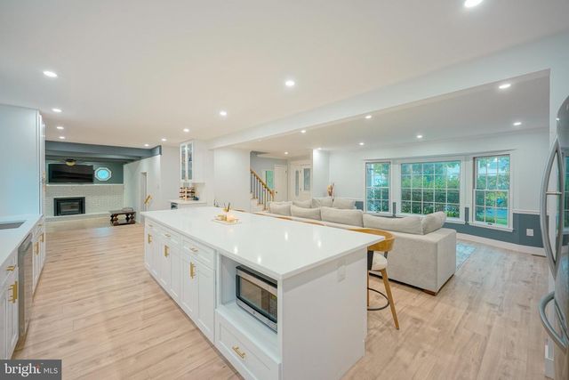 536 PERRY DR, Mount Laurel, NJ 08054