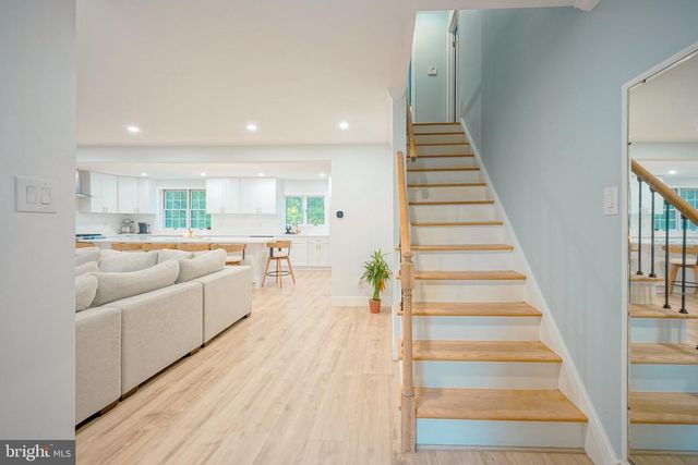 536 PERRY DR, Mount Laurel, NJ 08054