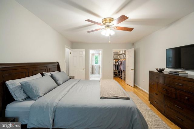 536 PERRY DR, Mount Laurel, NJ 08054