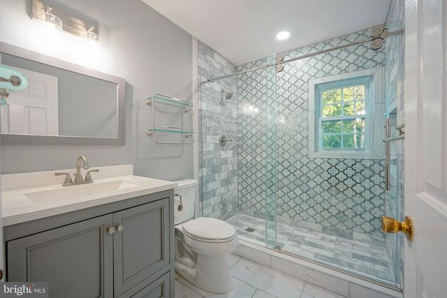 536 PERRY DR, Mount Laurel, NJ 08054