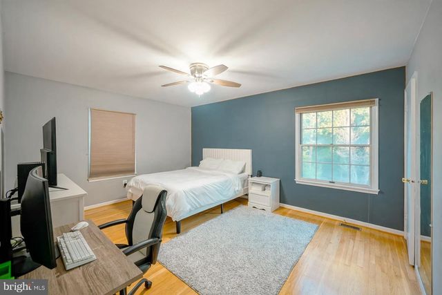 536 PERRY DR, Mount Laurel, NJ 08054