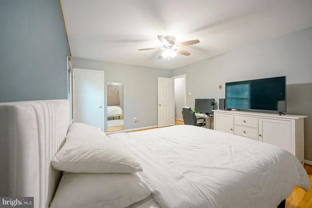 536 PERRY DR, Mount Laurel, NJ 08054