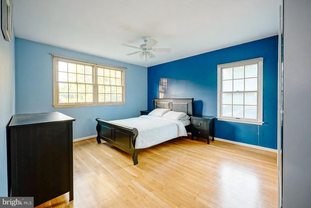536 PERRY DR, Mount Laurel, NJ 08054