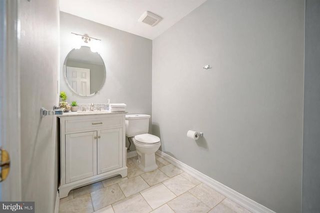 536 PERRY DR, Mount Laurel, NJ 08054