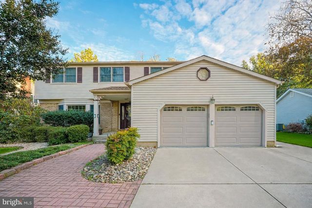 536 PERRY DR, Mount Laurel, NJ 08054