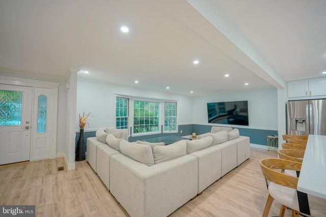 536 PERRY DR, Mount Laurel, NJ 08054