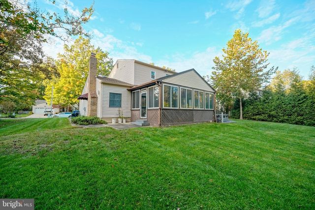 536 PERRY DR, Mount Laurel, NJ 08054
