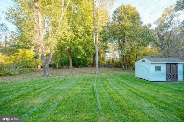 536 PERRY DR, Mount Laurel, NJ 08054