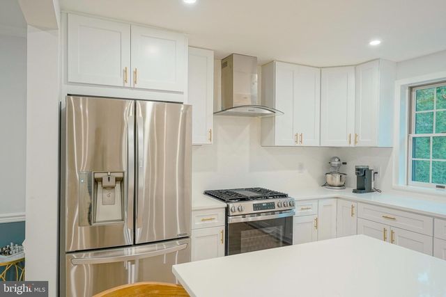 536 PERRY DR, Mount Laurel, NJ 08054