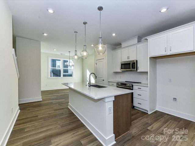 6013 Pivot Court, Charlotte, NC 28205