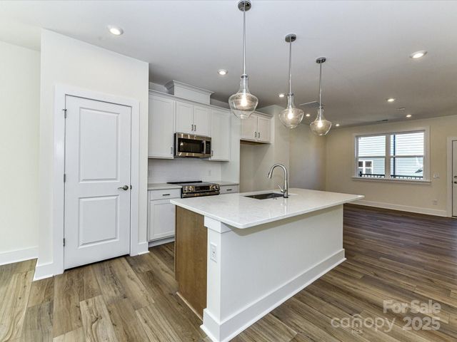 6013 Pivot Court, Charlotte, NC 28205