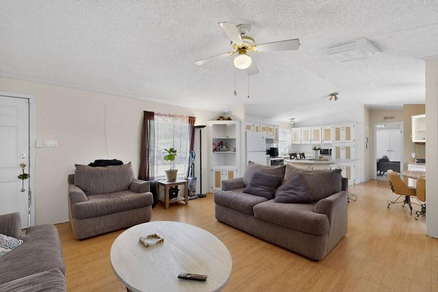 1742 Chamisa Avenue SE, Los Lunas, NM 87031