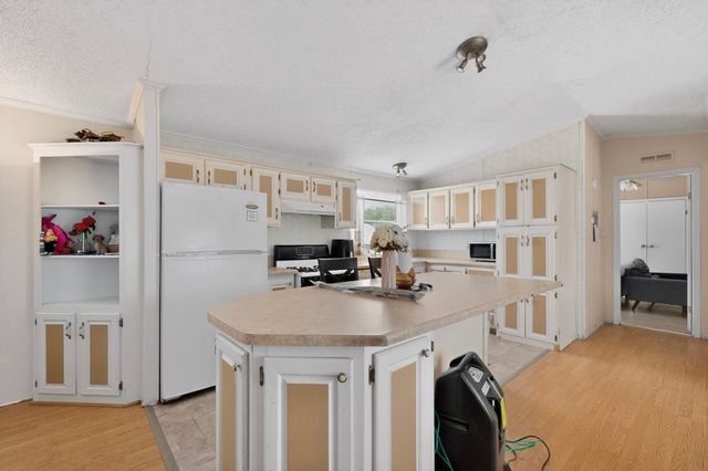 1742 Chamisa Avenue SE, Los Lunas, NM 87031