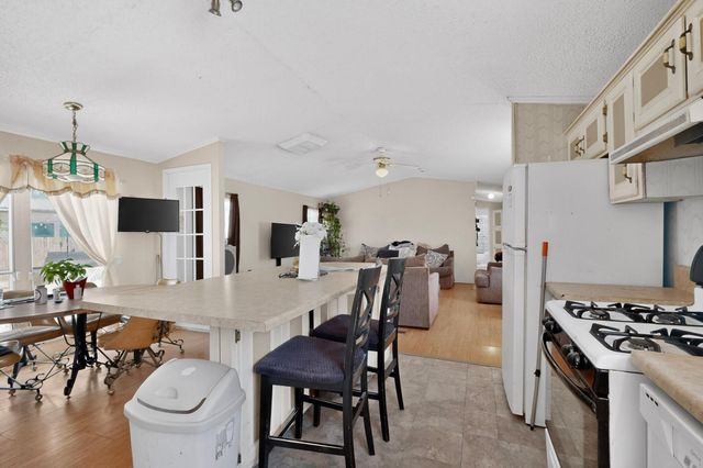 1742 Chamisa Avenue SE, Los Lunas, NM 87031