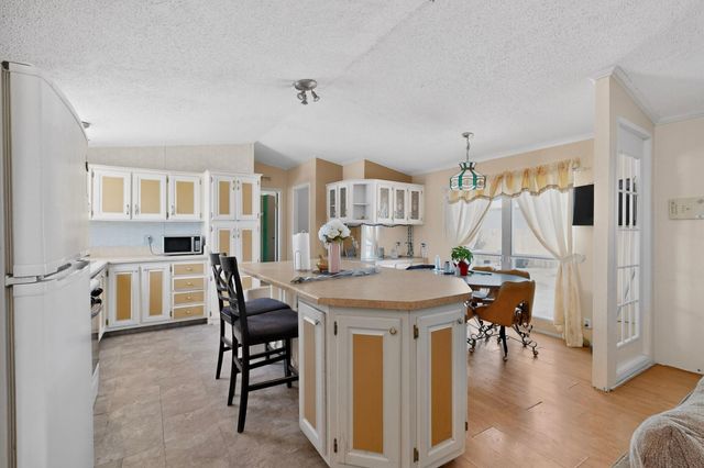 1742 Chamisa Avenue SE, Los Lunas, NM 87031