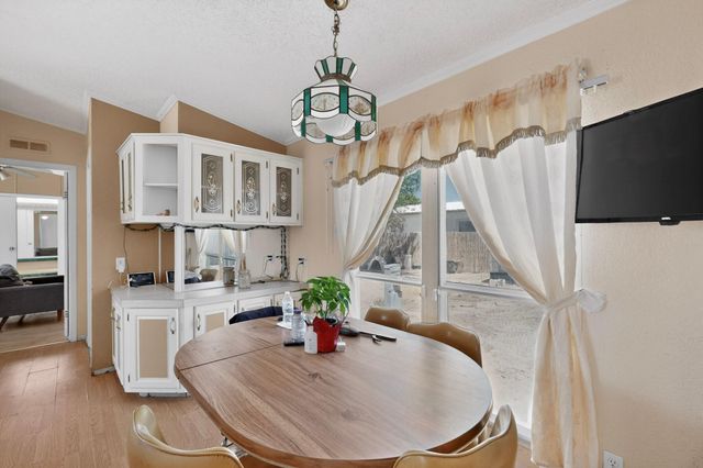 1742 Chamisa Avenue SE, Los Lunas, NM 87031