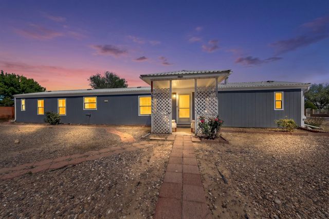 1742 Chamisa Avenue SE, Los Lunas, NM 87031