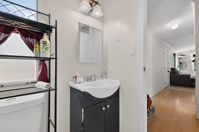 1742 Chamisa Avenue SE, Los Lunas, NM 87031