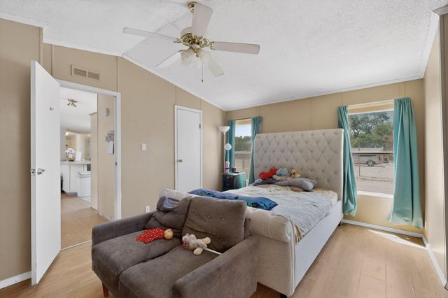 1742 Chamisa Avenue SE, Los Lunas, NM 87031