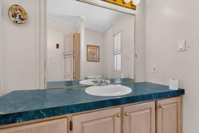 1742 Chamisa Avenue SE, Los Lunas, NM 87031