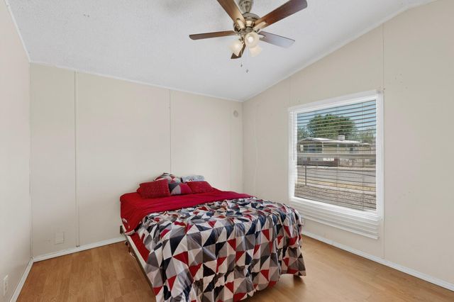 1742 Chamisa Avenue SE, Los Lunas, NM 87031