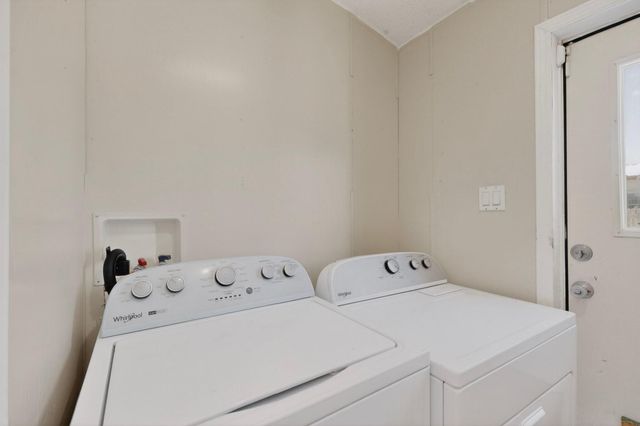 1742 Chamisa Avenue SE, Los Lunas, NM 87031