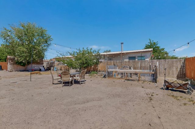 1742 Chamisa Avenue SE, Los Lunas, NM 87031