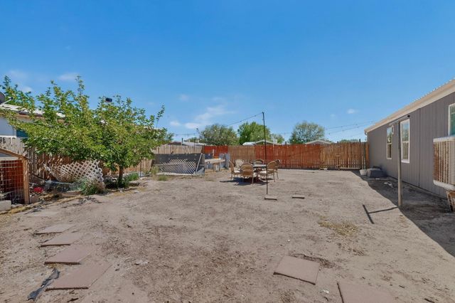 1742 Chamisa Avenue SE, Los Lunas, NM 87031