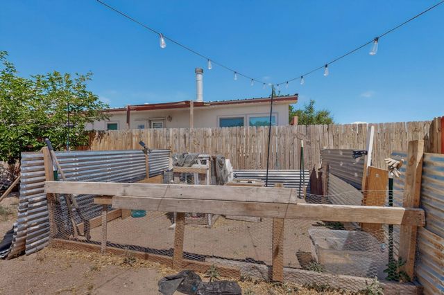 1742 Chamisa Avenue SE, Los Lunas, NM 87031