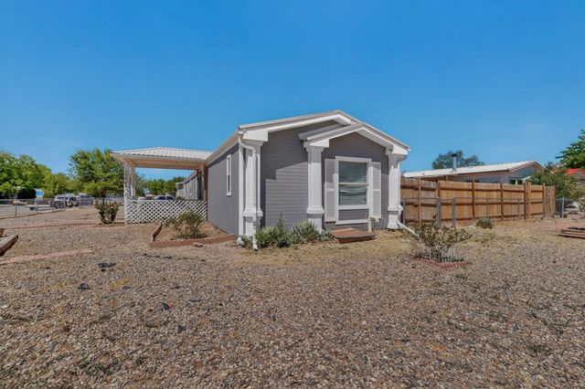 1742 Chamisa Avenue SE, Los Lunas, NM 87031